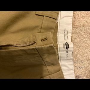 Men’s Old Navy Classic Loose fit Khaki’s 36x34